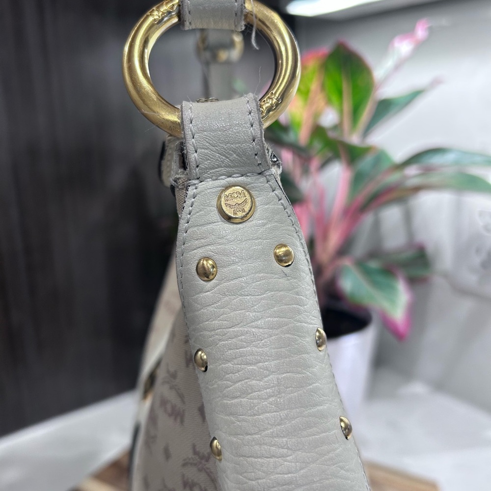 MCM White and Tan Hobo Bag with Monogrammed Design - Picture 4 of 15